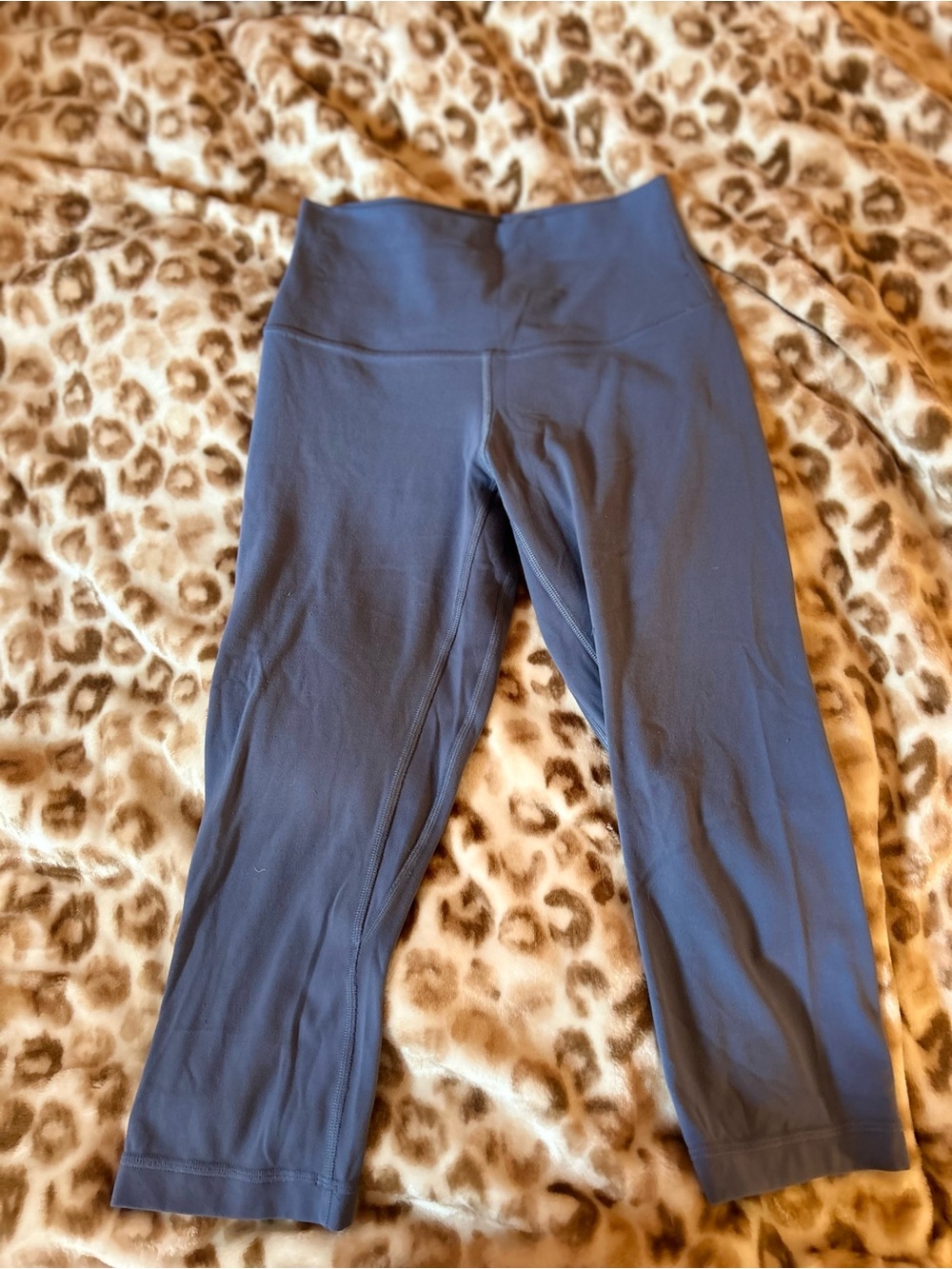 •lululemon capri blue leggings•🧸 - Picture 3 of 3